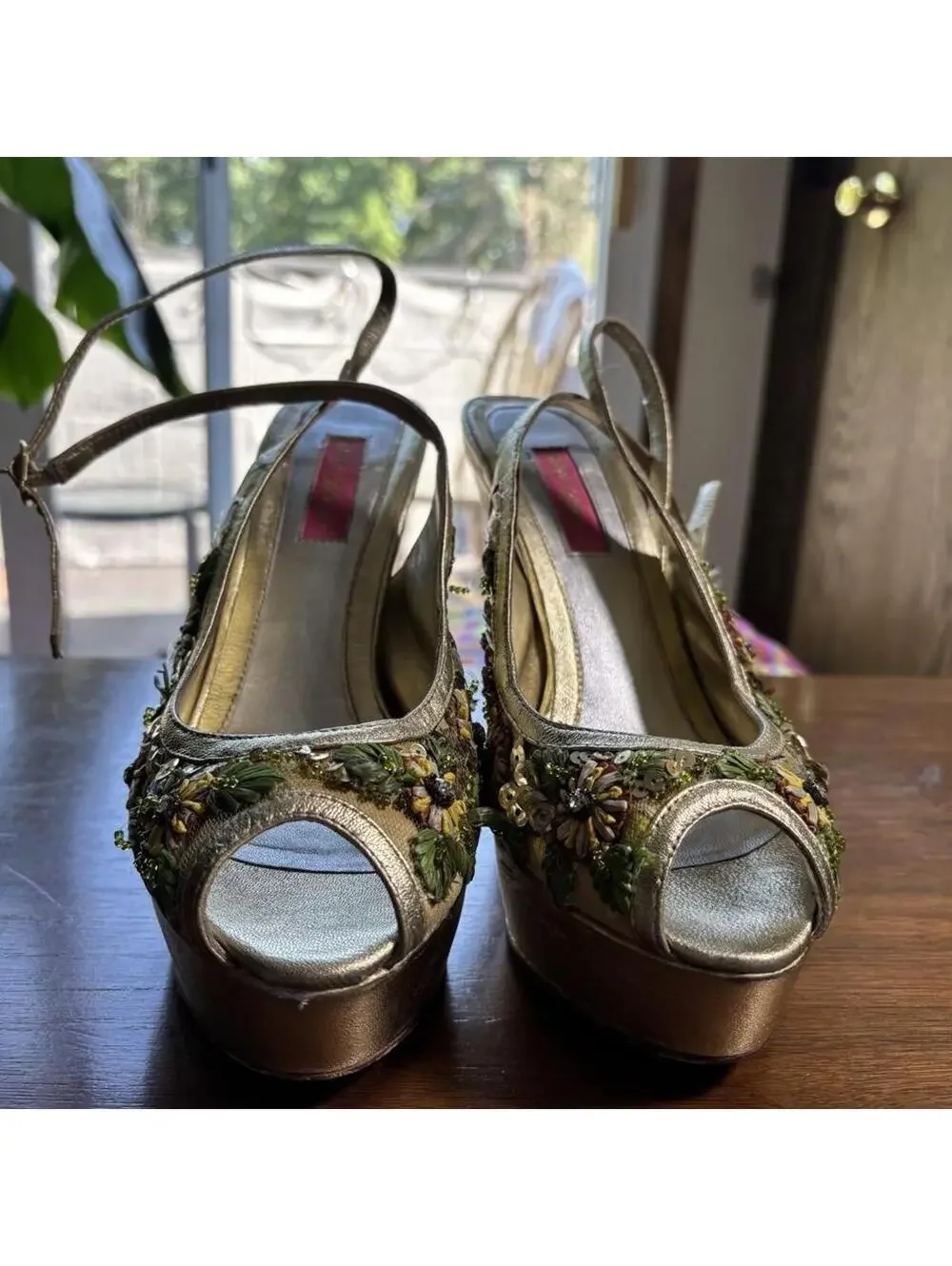 8 1/2 Betsy Johnson vintage good condition, wear is there on bottom.